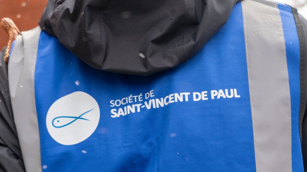 Guignolée volunteer wearing a Society of Saint Vincent de Paul vest